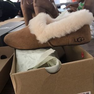 W Kendyl ugg leather shoes 👞